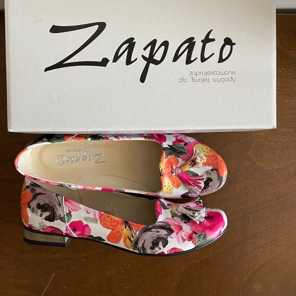 Floral Tassel-Accent Leather Loafer - Women - Picture 2 of 6